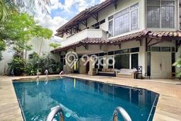Rumah Luxury Modern Tanpa Renovasi di Senopati Jakarta Selatan Rumah Luxury Modern Tanpa Renovasi di Senopati Jakarta Selatan