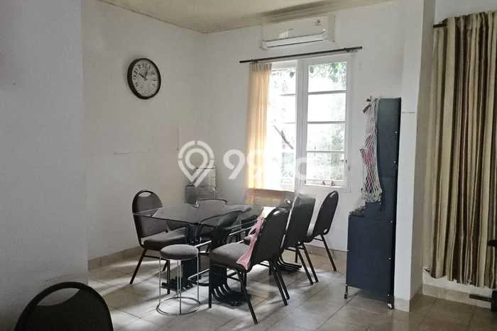 Jual Cepat Hunian Mewah Klasik di Tangerang Selatan Jual Cepat Hunian Mewah Klasik di Tangerang Selatan