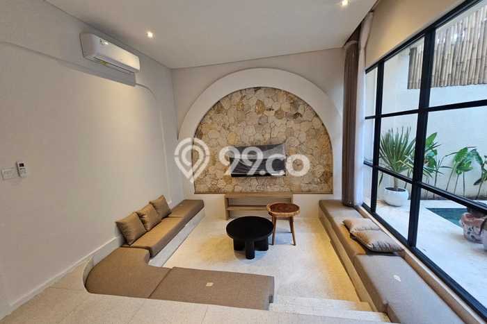 LOKASI STRATEGIS! Vila Kawasan Kerobokan, Luas 150m², Lingkungan Strategis LOKASI STRATEGIS! Vila Kawasan Kerobokan, Luas 150m², Lingkungan Strategis