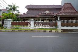 Rumah Elit Modern Tanpa Renovasi di Pulomas Jakarta Timur Rumah Elit Modern Tanpa Renovasi di Pulomas Jakarta Timur