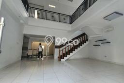 Disewakan! Rumah 6 Kamar Tidur &
4 Kamar Mandi di Rawamangun, Jakarta Timur Disewakan! Rumah 6 Kamar Tidur &
4 Kamar Mandi di Rawamangun, Jakarta Timur