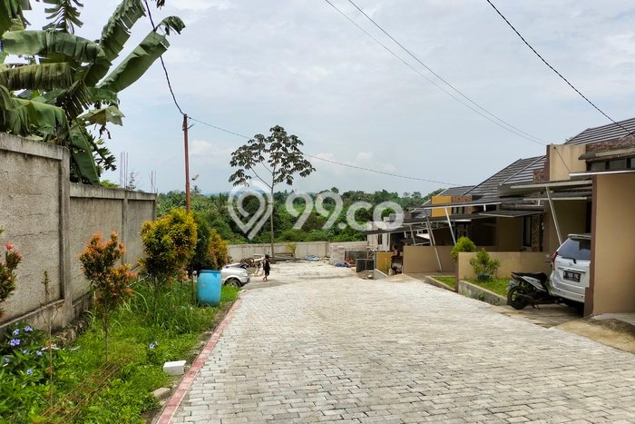 Rumah Luas Asri 2 KT Siap Pakai di Tanah Sareal Bogor Rumah Luas Asri 2 KT Siap Pakai di Tanah Sareal Bogor