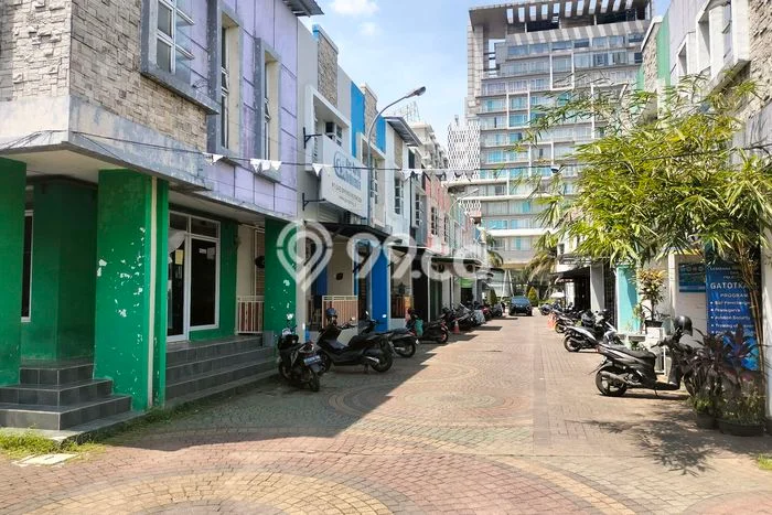 Ruko Disewakan di , Luas 100m2m², Lokasi Strategis Ruko Disewakan di , Luas 100m2m², Lokasi Strategis