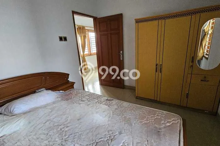 UNIT LANGKA! Rumah di Tegal Timur, 2 KM, Pemandangan Kota, Luas 200m2m² LB 350m2m² UNIT LANGKA! Rumah di Tegal Timur, 2 KM, Pemandangan Kota, Luas 200m2m² LB 350m2m²
