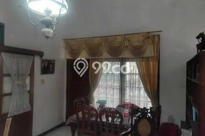Lokasi terbaik! Rumah siap pakai dikontrakkan di Tegal Barat LB 235m2 Lokasi terbaik! Rumah siap pakai dikontrakkan di Tegal Barat LB 235m2