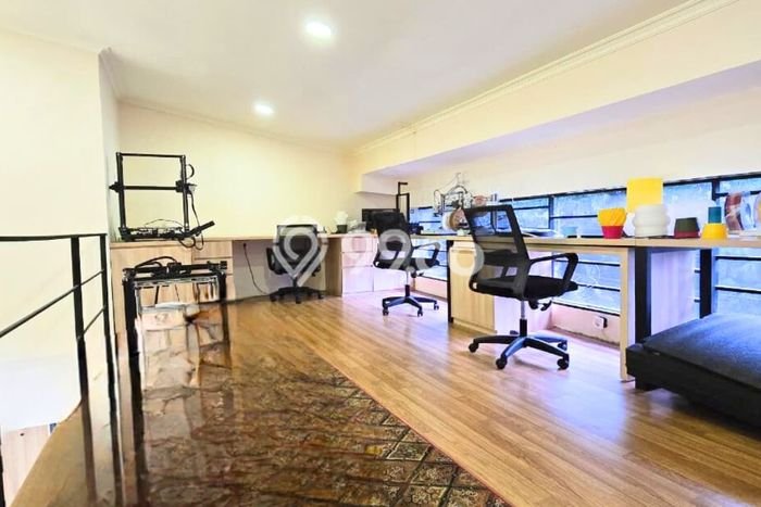 LOKASI STRATEGIS! Ruko di Kemang, Luas 220m2m², Area Komersial, Jalan Utama LOKASI STRATEGIS! Ruko di Kemang, Luas 220m2m², Area Komersial, Jalan Utama