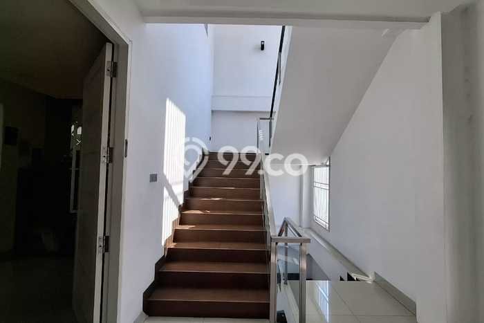 Rumah Mewah LB 1000m2 Siap Pakai Desain Elegan di Jelambar, Jakarta Barat Rumah Mewah LB 1000m2 Siap Pakai Desain Elegan di Jelambar, Jakarta Barat