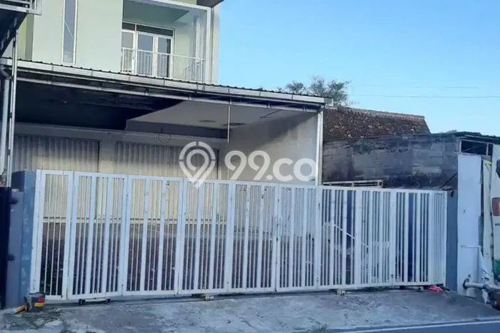 Disewakan Ruko di Kawasan Ramai Condong Catur Luas 160m2 Disewakan Ruko di Kawasan Ramai Condong Catur Luas 160m2