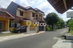 Lokasi strategis! Rumah siap huni dikontrakkan di Depok LB 240m2 Lokasi strategis! Rumah siap huni dikontrakkan di Depok LB 240m2