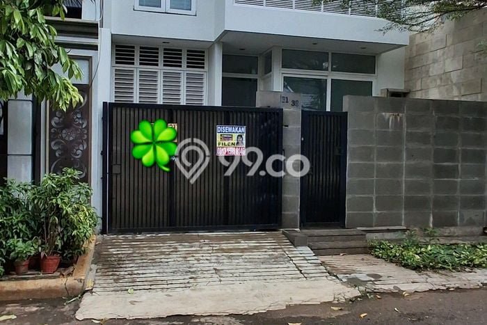 Rumah di Intercon, Dekat Sekolah, LT 144m² Rumah di Intercon, Dekat Sekolah, LT 144m²