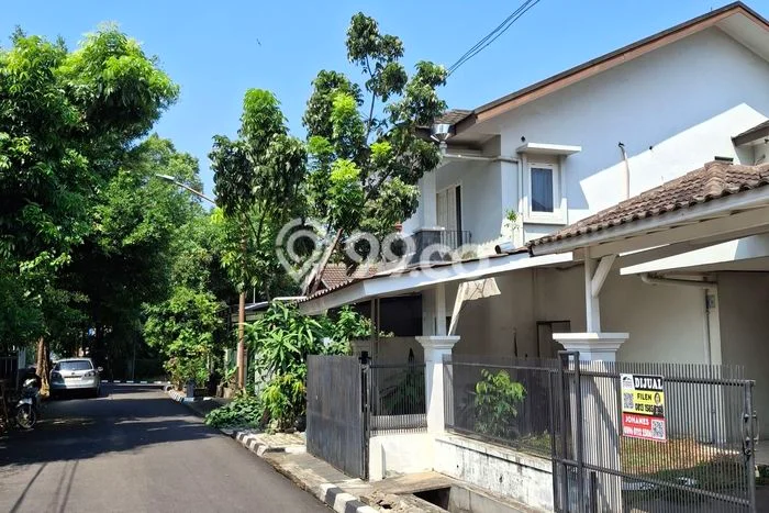 For Sale! Premium House LT 200m2 Desain Elegan di Warung Buncit For Sale! Premium House LT 200m2 Desain Elegan di Warung Buncit