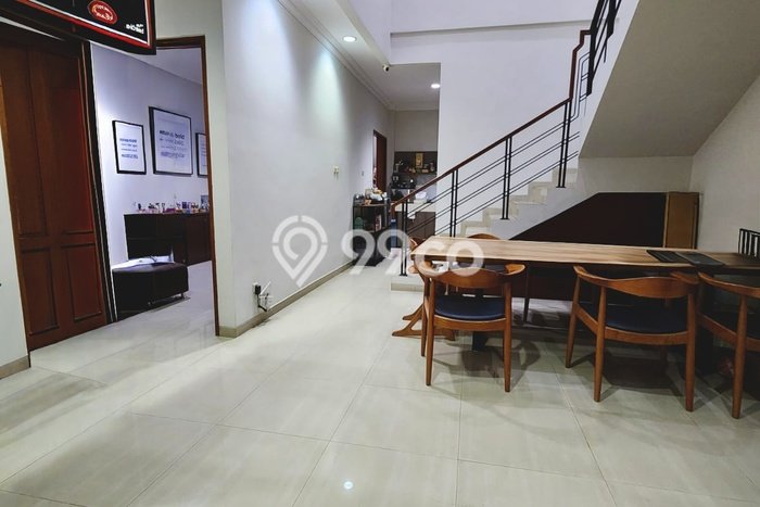 Dijual Rumah Luas Megah Dengan View Eksklusif di Puri Indah, Jakarta Barat Dijual Rumah Luas Megah Dengan View Eksklusif di Puri Indah, Jakarta Barat