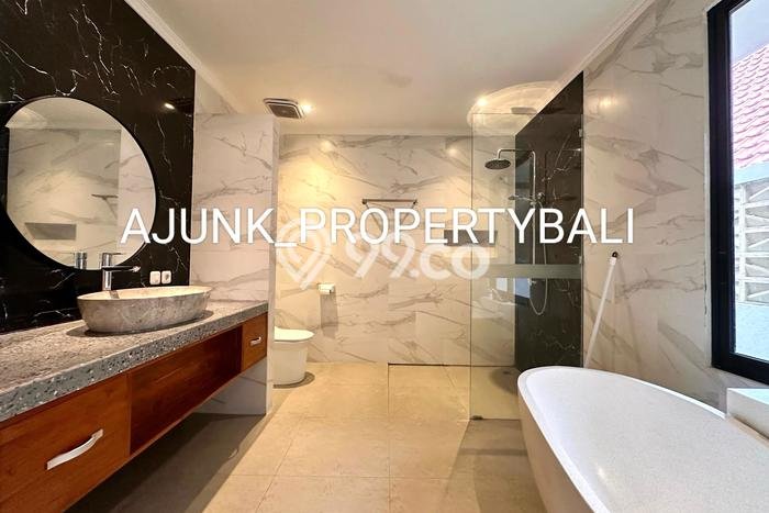 Dijual Rumah Luas Elegan Dengan View Cantik di Kerobokan, Badung Dijual Rumah Luas Elegan Dengan View Cantik di Kerobokan, Badung