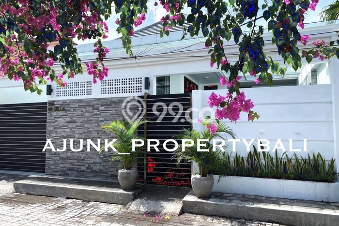 For Sale! Luxury House LT 150m2 Desain Modern di Seminyak For Sale! Luxury House LT 150m2 Desain Modern di Seminyak