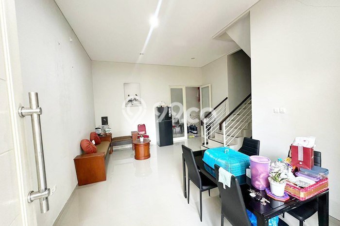 Rumah Premium LT 91m2m² / LB 105m2m² di Kompleks Perumahan Mulyosari, Surabaya Rumah Premium LT 91m2m² / LB 105m2m² di Kompleks Perumahan Mulyosari, Surabaya