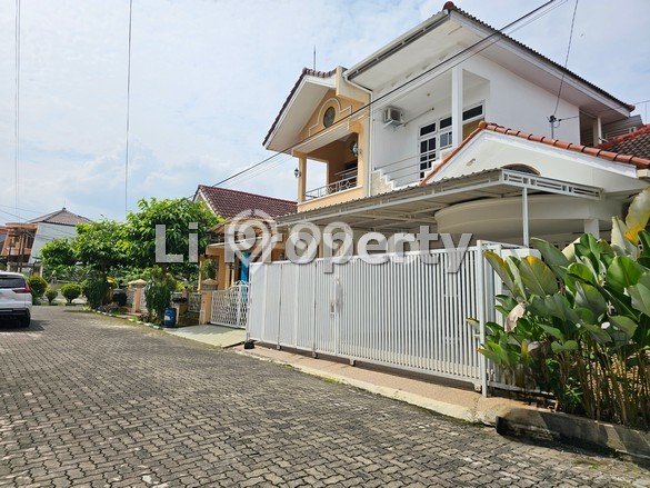 Dijual Cepat Rumah Bagus Siap Huni LB 120m2 di Banyumanik, Semarang Dijual Cepat Rumah Bagus Siap Huni LB 120m2 di Banyumanik, Semarang
