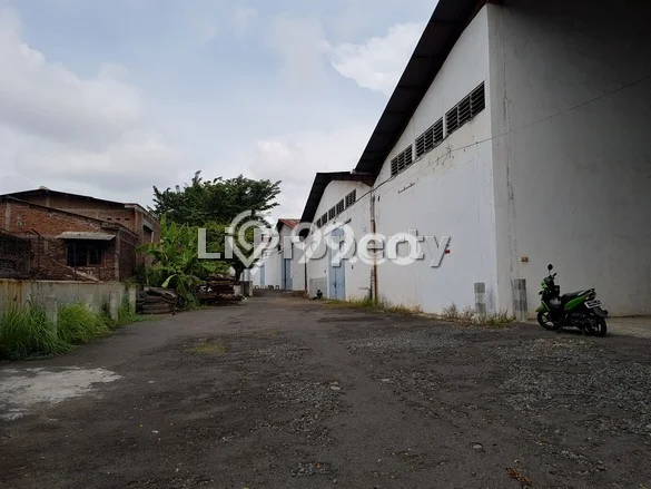 Gudang disewakan di Semarang Barat Semarang dengan luas bangunan 1200m2 Gudang disewakan di Semarang Barat Semarang dengan luas bangunan 1200m2