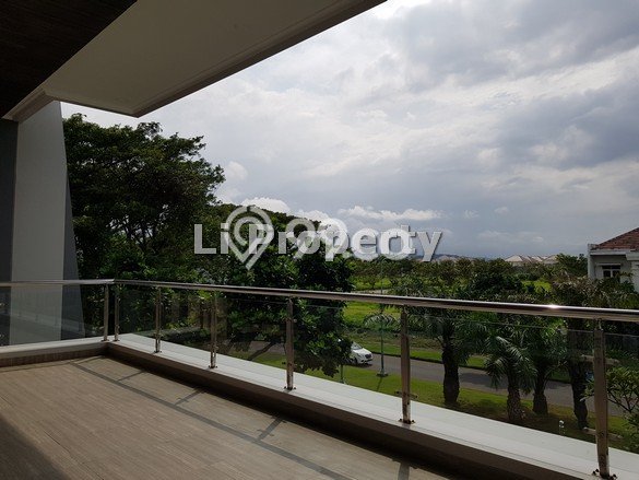 Jual Rumah Mewah Elegan Dengan View Cantik di Graha Padma, Semarang Jual Rumah Mewah Elegan Dengan View Cantik di Graha Padma, Semarang
