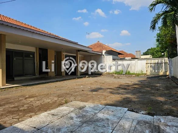 Lokasi terbaik! Rumah siap pakai dikontrakkan di Semarang Barat LB 500m2 Lokasi terbaik! Rumah siap pakai dikontrakkan di Semarang Barat LB 500m2