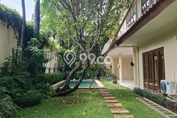 Sewa Rumah Strategis LT 800m2 / LB 500m2 di Kemang, Jakarta Selatan Sewa Rumah Strategis LT 800m2 / LB 500m2 di Kemang, Jakarta Selatan