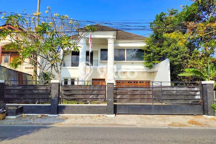 Rumah 5 KT 5 KM Luas Tanah 538m2m², LB 525m2m² di Umbulharjo, Yogyakarta Rumah 5 KT 5 KM Luas Tanah 538m2m², LB 525m2m² di Umbulharjo, Yogyakarta