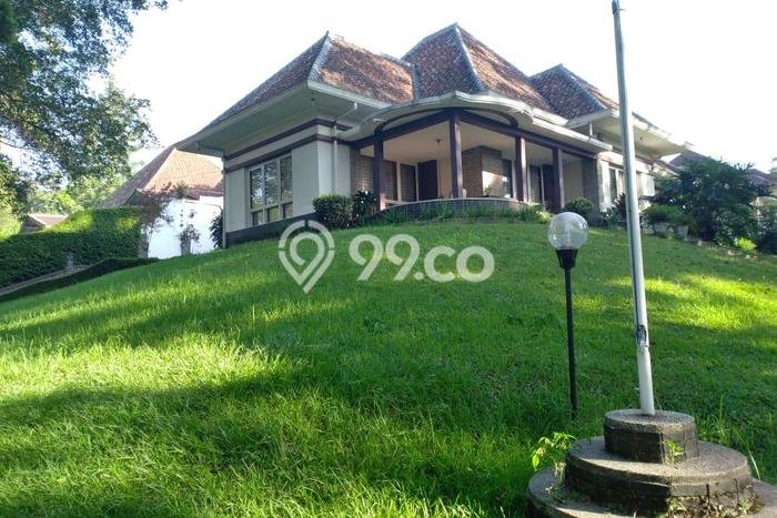 For Sale! Luxury House LT 1397m2 Desain Elegan di Cipaganti For Sale! Luxury House LT 1397m2 Desain Elegan di Cipaganti