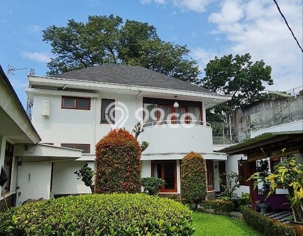 Rumah Elit LB 250m2 Siap Pakai Desain Elegan di Sayap Dago, Bandung Rumah Elit LB 250m2 Siap Pakai Desain Elegan di Sayap Dago, Bandung