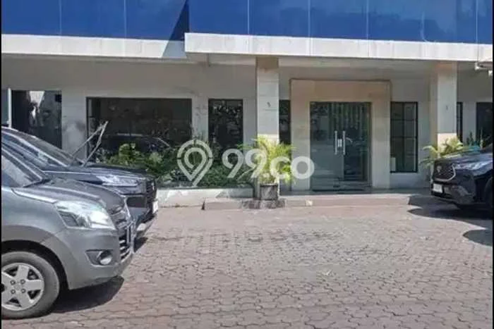 Sewa Rumah Strategis LT 870m2 / LB 650m2 di Diponegoro, Surabaya Sewa Rumah Strategis LT 870m2 / LB 650m2 di Diponegoro, Surabaya