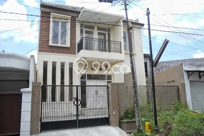 Hunian Cantik Modern Lb 150m2 di Tandes, Surabaya Hunian Cantik Modern Lb 150m2 di Tandes, Surabaya