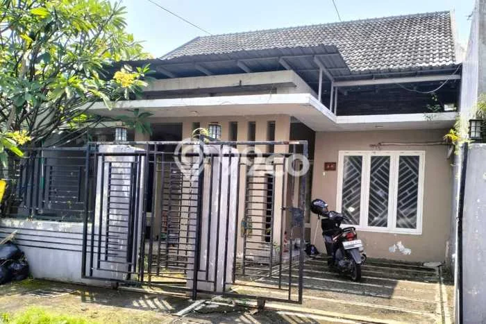 Lokasi strategis! Rumah siap pakai dikontrakkan di Rungkut LB 200m2 Lokasi strategis! Rumah siap pakai dikontrakkan di Rungkut LB 200m2