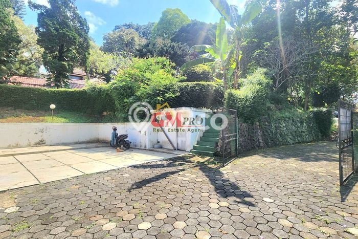 Hunian Elit LB 300m2 Siap Pakai Desain Elegan di Sayap Dago, Bandung Hunian Elit LB 300m2 Siap Pakai Desain Elegan di Sayap Dago, Bandung