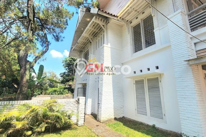 Hunian Elit LB 300m2 Siap Pakai Desain Elegan di Sayap Dago, Bandung Hunian Elit LB 300m2 Siap Pakai Desain Elegan di Sayap Dago, Bandung