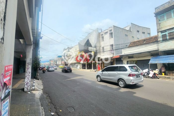 Ruko disewakan di Sudirman Bandung dengan luas bangunan 600m2 Ruko disewakan di Sudirman Bandung dengan luas bangunan 600m2