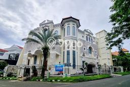 Disewakan Rumah Hook Mewah Permata Buana Lift Dan Swimming Pool Disewakan Rumah Hook Mewah Permata Buana Lift Dan Swimming Pool