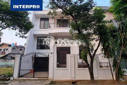 Ready to Use! Premium House LT 175m2 Desain Modern di Puri Indah Ready to Use! Premium House LT 175m2 Desain Modern di Puri Indah