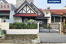 Ready to Use! Luxury House LT 160m2 Desain Elegan di Puri Indah Ready to Use! Luxury House LT 160m2 Desain Elegan di Puri Indah