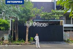 Rumah Mewah di Permata Buana Luas 180m2 Interior Sangat Bagus Rumah Mewah di Permata Buana Luas 180m2 Interior Sangat Bagus