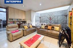Rumah Elit Modern Siap Huni di Puri Indah Jakarta Barat Rumah Elit Modern Siap Huni di Puri Indah Jakarta Barat