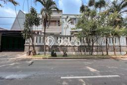 For Sale! Luxury House LT 469m2 Desain Elegan di Taman Meruya For Sale! Luxury House LT 469m2 Desain Elegan di Taman Meruya