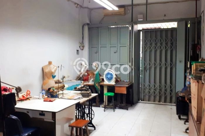 Ruko Bagus Dijual LB 340m2 Lokasi Strategis Jakarta Barat Area Cocok untuk Bisnis Ruko Bagus Dijual LB 340m2 Lokasi Strategis Jakarta Barat Area Cocok untuk Bisnis