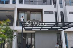 Rumah Elit LB 240m2 Siap Pakai Desain Elegan di Pantai Mutiara, Jakarta Utara Rumah Elit LB 240m2 Siap Pakai Desain Elegan di Pantai Mutiara, Jakarta Utara
