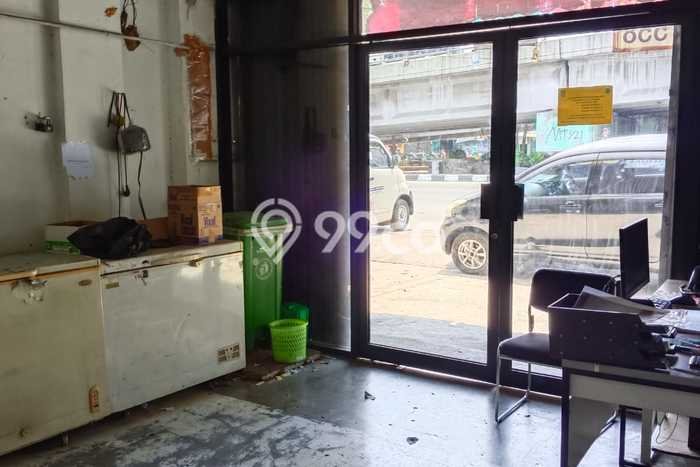 Ruko Disewa di Jakarta Barat dengan LB 213m2 Area Komersial Ramai Ruko Disewa di Jakarta Barat dengan LB 213m2 Area Komersial Ramai