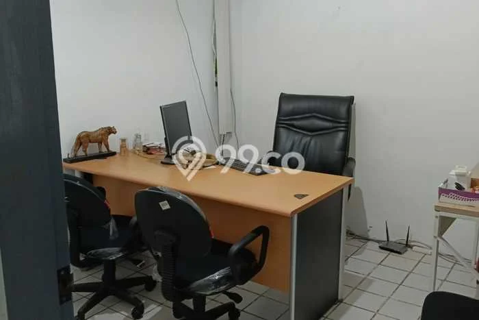 Ruko Disewa di Jakarta Barat dengan LB 213m2 Area Komersial Ramai Ruko Disewa di Jakarta Barat dengan LB 213m2 Area Komersial Ramai