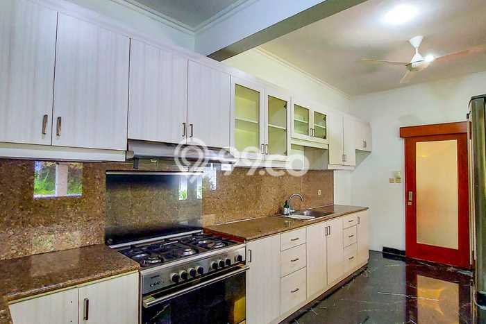 Hunian Modern dengan LT 1290m2 & LB 600m2 Dikontrakkan di Kemang Hunian Modern dengan LT 1290m2 & LB 600m2 Dikontrakkan di Kemang