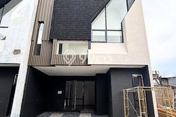 Jual Rumah Mewah Megah Dengan View Cantik di Rempoa, Tangerang Selatan Jual Rumah Mewah Megah Dengan View Cantik di Rempoa, Tangerang Selatan