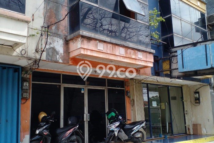 Unit Ruko Paling Strategis di Daan Mogot Tangerang dengan LB 180m2 Unit Ruko Paling Strategis di Daan Mogot Tangerang dengan LB 180m2