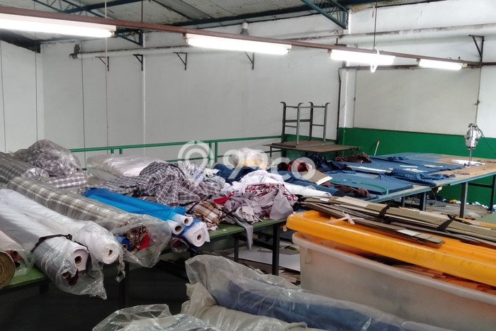 Area Ramai! Gudang Dijual di Cengkareng untuk Bisnis Luas Bangunan 250m2 Area Ramai! Gudang Dijual di Cengkareng untuk Bisnis Luas Bangunan 250m2
