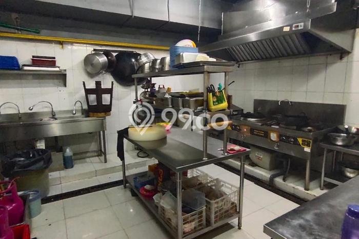 Komersial Bagus Dijual LB 196m2 Lokasi Strategis Jakarta Selatan Area Cocok untuk Bisnis Komersial Bagus Dijual LB 196m2 Lokasi Strategis Jakarta Selatan Area Cocok untuk Bisnis