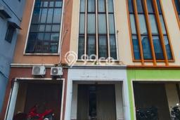Ruko Dijual di Jakarta Barat LT 66m2 & LB 181m2 Lokasi Terbaik! Ruko Dijual di Jakarta Barat LT 66m2 & LB 181m2 Lokasi Terbaik!