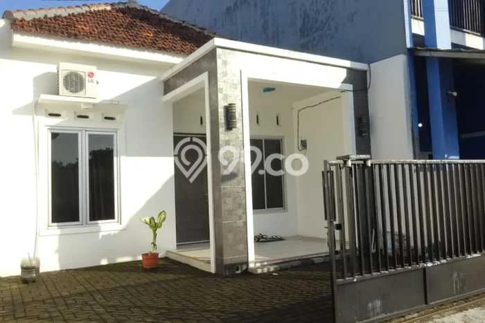 Rumah kawasan Pedurungan, Ready, 2 KT, Dekat Pedurungan, Semarang, Semarang, LT 128m² Bangunan 80m² Rumah kawasan Pedurungan, Ready, 2 KT, Dekat Pedurungan, Semarang, Semarang, LT 128m² Bangunan 80m²